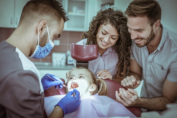 Who To Visit For Oral Health Care? Family Dentist Vs  General Dentist